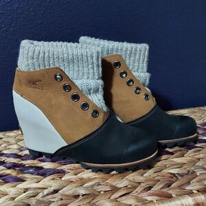 Sorel Women's Joanie Sweater Black, Tan, and White Wedge Ankle Boots